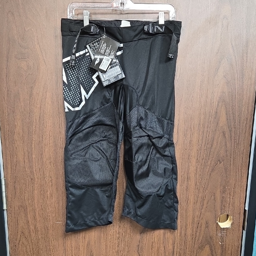 Mission Size S Junior Black RH Inhaler AC:4 Inline Hockey Pant